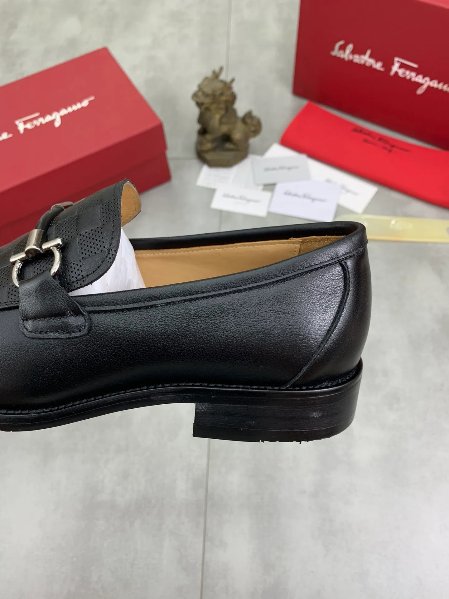 Men's Men's Shoes 💰P460💰[New Style] Water-dyed Niuli 🆘[Salvatore Ferragamo] Ferragamo's latest casual business leather shoes for men! Available at counters simultaneously! The fabric is made of specially imported original pebbled calfskin, and the lining is made of imported water-dyed cowhide. It is absolutely luxurious and leads the fashion trend. Matching code: 38-45 (46 can be customized) multiple colors available